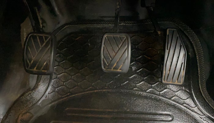 2016 Maruti Baleno SIGMA PETROL 1.2, CNG, Manual, 84,008 km, Pedals