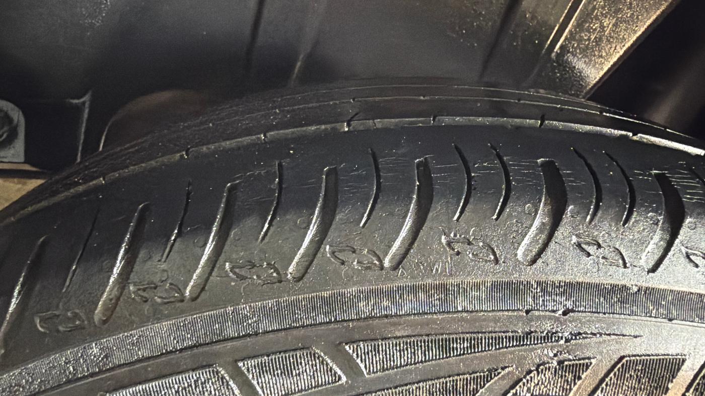 2022 Maruti XL6 ALPHA PLUS MT, Petrol, Manual, 49,601 km, Left Rear Tyre Tread