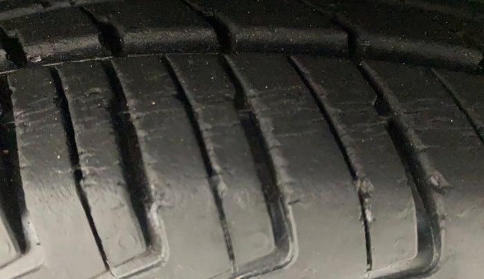 2017 Datsun Redi Go T (O), Petrol, Manual, 26,101 km, Right Front Tyre Tread