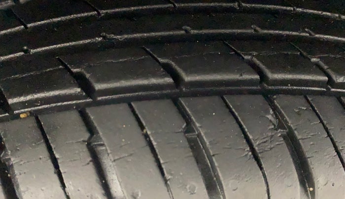 2017 Datsun Redi Go T (O), Petrol, Manual, 26,101 km, Right Rear Tyre Tread