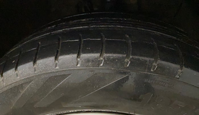 2016 Hyundai Elite i20 SPORTZ 1.2, Petrol, Manual, 80,245 km, Right Front Tyre Tread