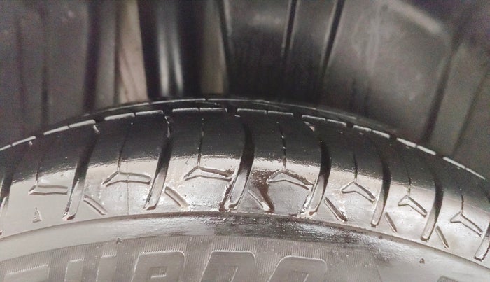 2021 Maruti Ertiga ZXI SHVS, Petrol, Manual, 61,245 km, Right Rear Tyre Tread