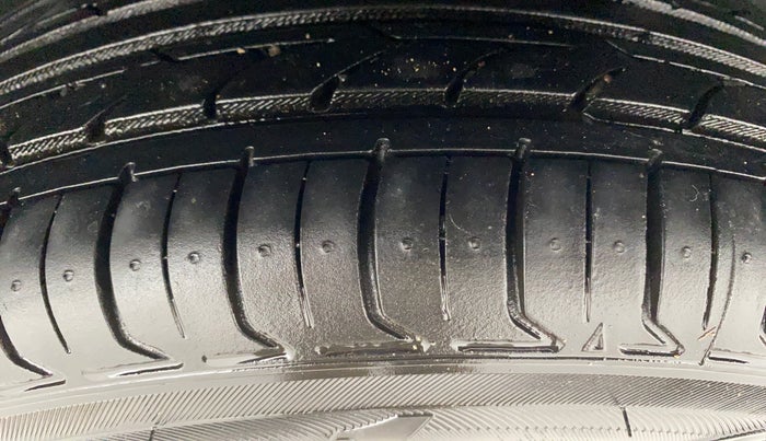 2019 Maruti Ciaz ZETA 1.5 SHVS MT PETROL, Petrol, Manual, 47,063 km, Left Rear Tyre Tread
