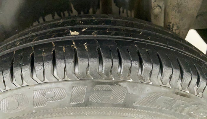 2012 Maruti Swift VXI, Petrol, Manual, 97,310 km, Left Rear Tyre Tread
