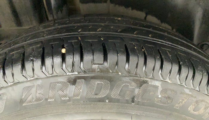 2012 Maruti Swift VXI, Petrol, Manual, 97,310 km, Right Rear Tyre Tread