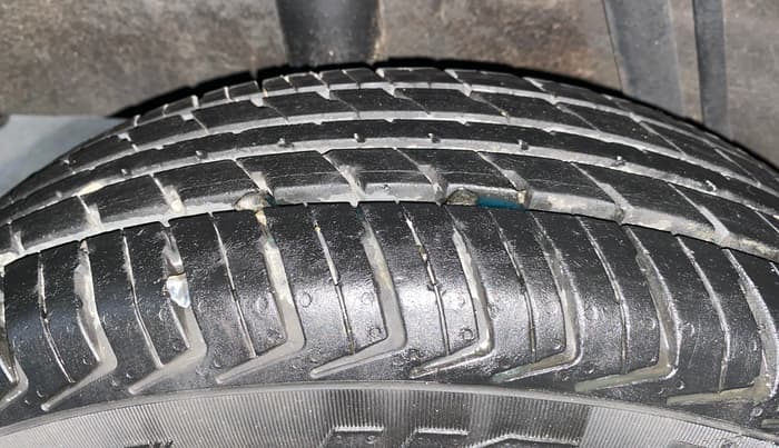 2016 Renault Kwid RXL, Petrol, Manual, 44,103 km, Right Rear Tyre Tread