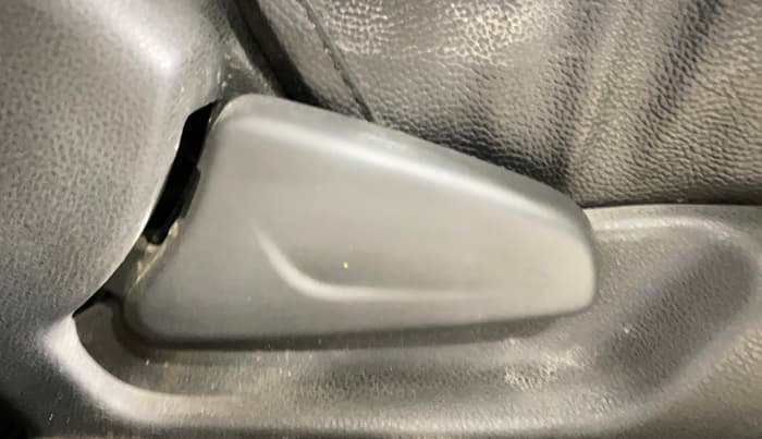 2016 Renault Kwid RXL, Petrol, Manual, 44,103 km, Driver Side Adjustment Panel