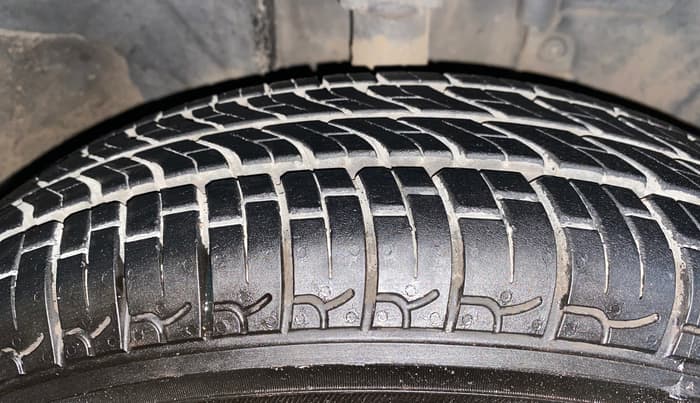 2016 Renault Kwid RXL, Petrol, Manual, 44,103 km, Right Front Tyre Tread