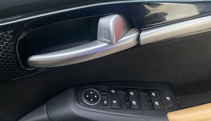 2023 KIA SELTOS HTX PLUS 1.5 IMT DIESEL, Diesel, Manual, 8,145 km, Driver Side Door Panels Control