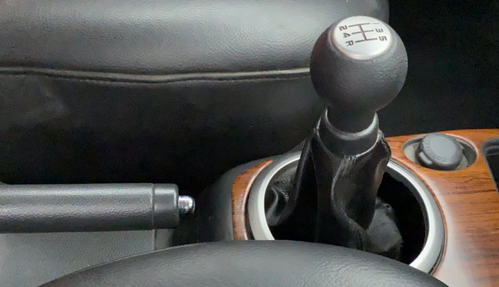 2011 Maruti Swift VXI, Petrol, Manual, 82,574 km, Gear Lever