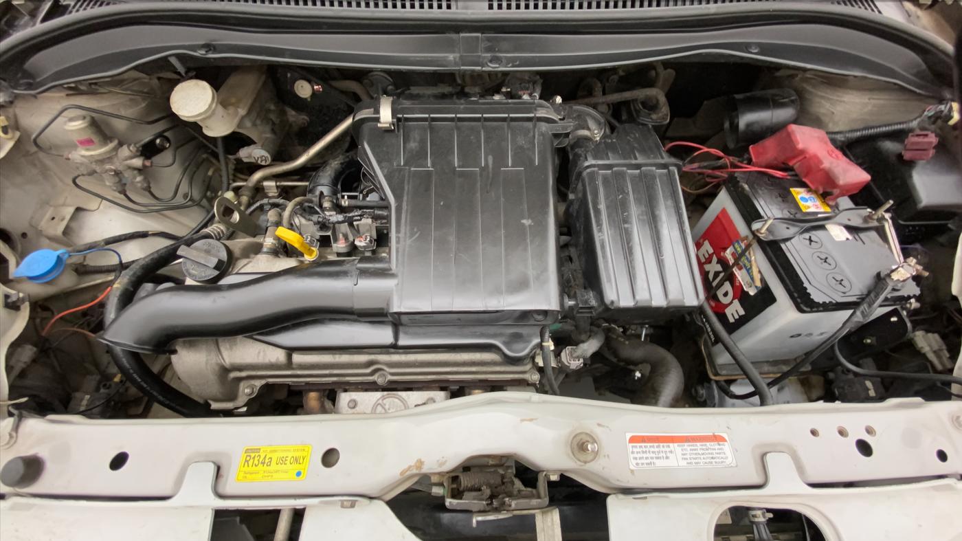 2011 Maruti Swift VXI, Petrol, Manual, 82,574 km, Open Bonet