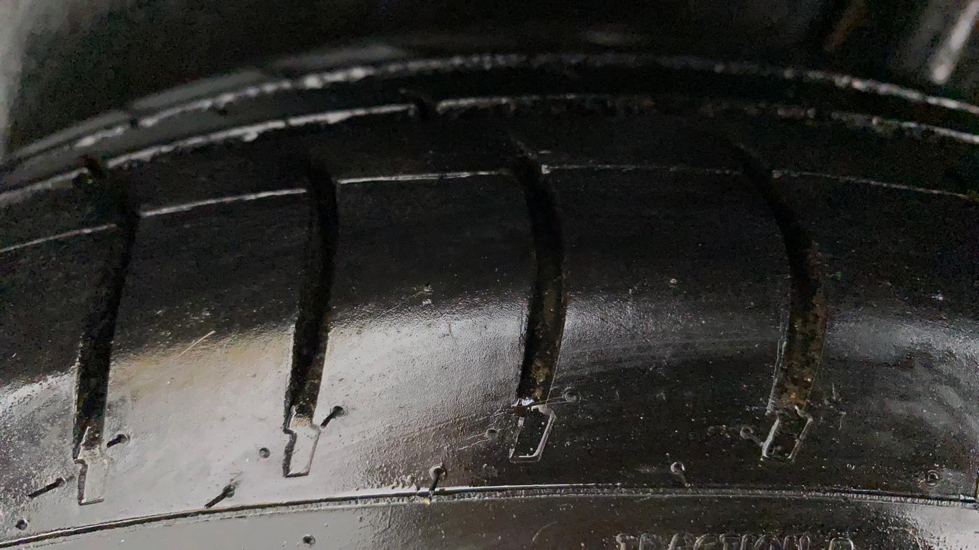 2011 Maruti Swift VXI, Petrol, Manual, 82,574 km, Left Rear Tyre Tread