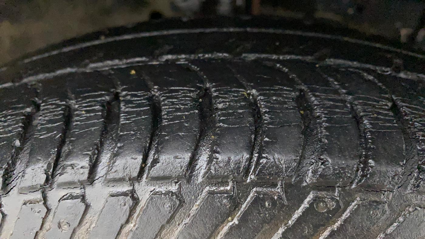 2014 Maruti Swift Dzire VXI, Petrol, Manual, 95,295 km, Right Front Tyre Tread
