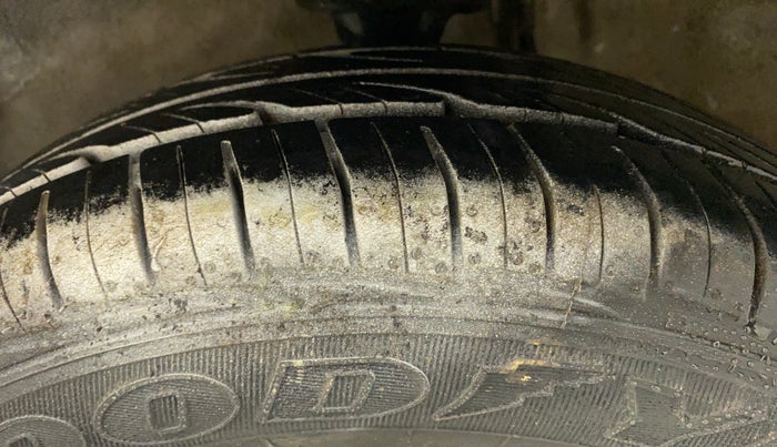 2018 Maruti Alto 800 LXI, CNG, Manual, 59,804 km, Left Front Tyre Tread