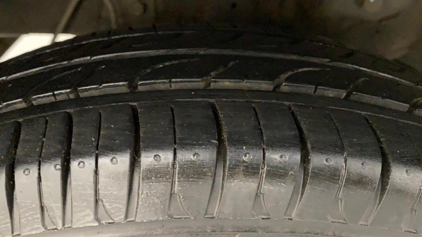 2011 Hyundai Eon ERA, Petrol, Manual, 66,491 km, Right Rear Tyre Tread