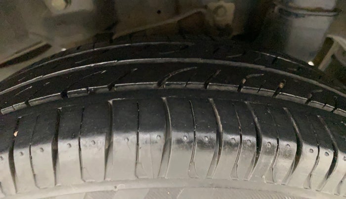 2011 Hyundai Eon ERA, Petrol, Manual, 66,491 km, Left Rear Tyre Tread