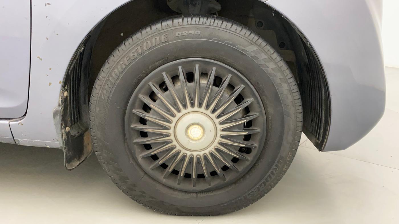 2011 Hyundai Eon ERA, Petrol, Manual, 66,491 km, Right Front Wheel