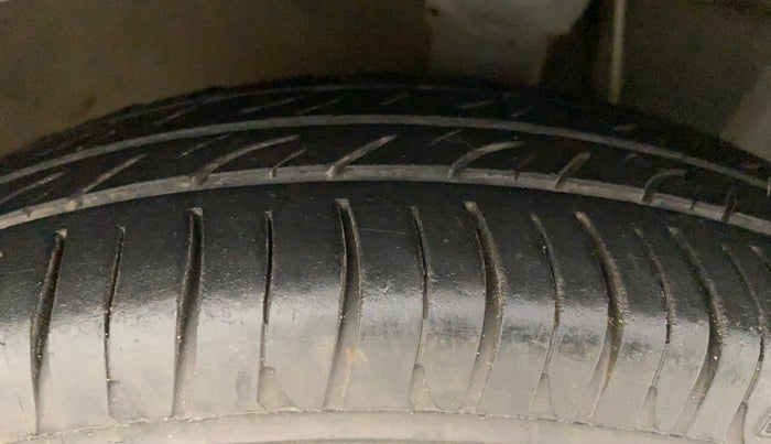 2011 Hyundai Eon ERA, Petrol, Manual, 66,491 km, Right Front Tyre Tread