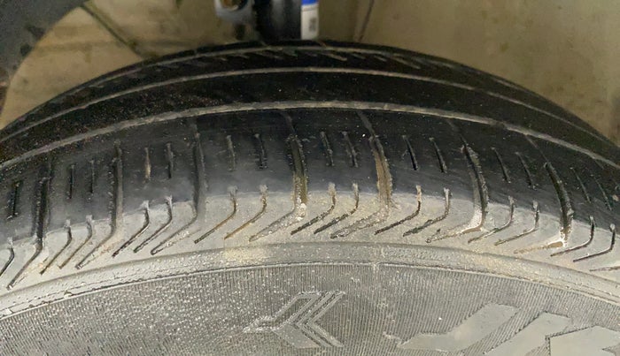 2017 Maruti Dzire VXI, Petrol, Manual, 96,392 km, Left Front Tyre Tread