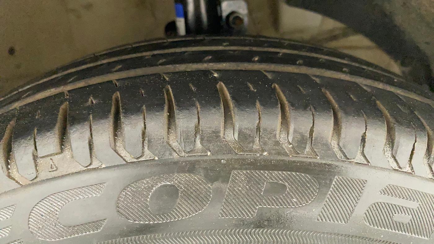 2017 Maruti Dzire VXI, Petrol, Manual, 96,392 km, Right Front Tyre Tread