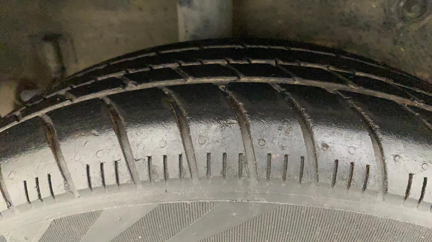 2015 Maruti Celerio VXI AMT, Petrol, Automatic, 29,628 km, Right Rear Tyre Tread