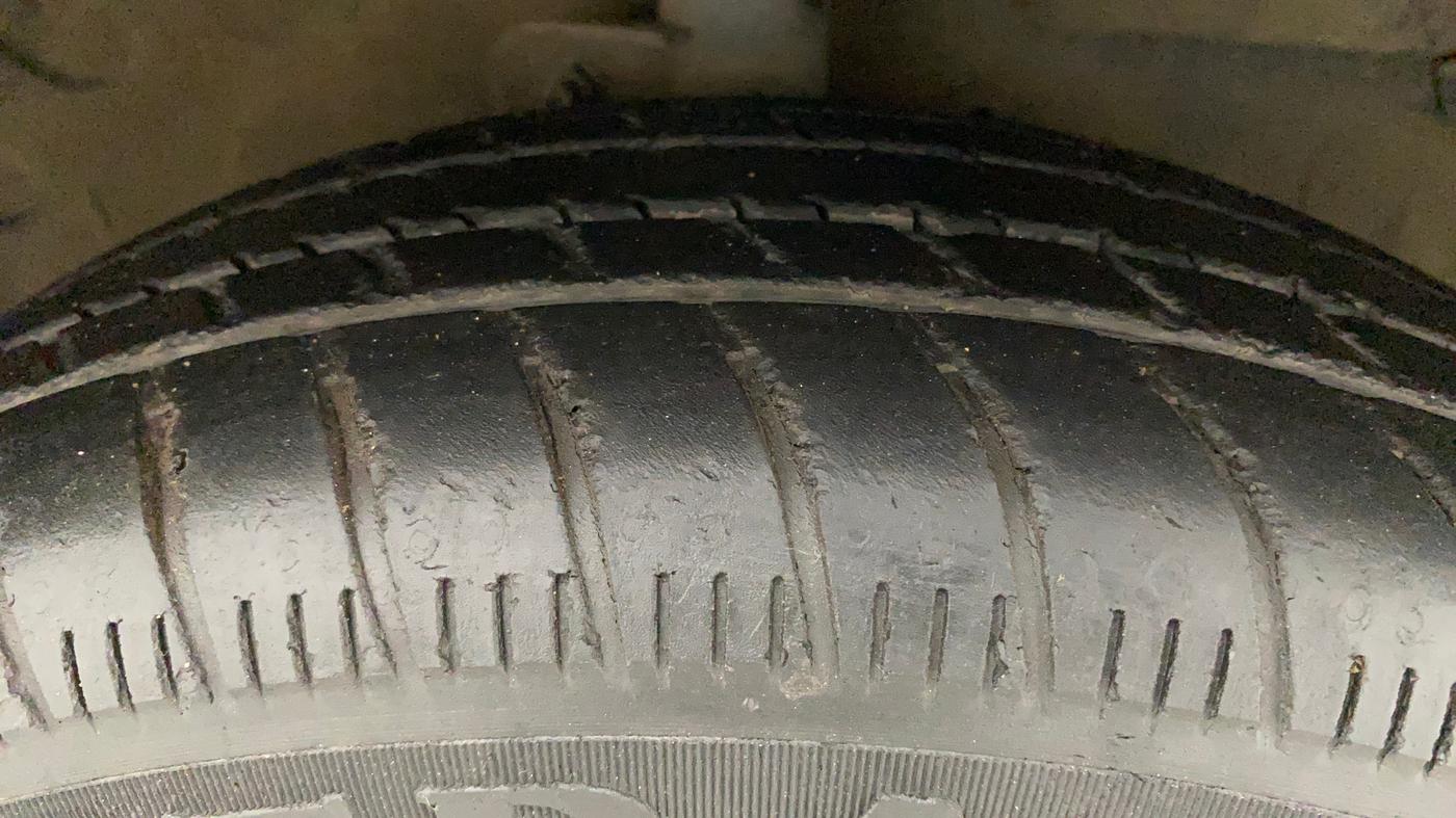 2015 Maruti Celerio VXI AMT, Petrol, Automatic, 29,628 km, Right Front Tyre Tread