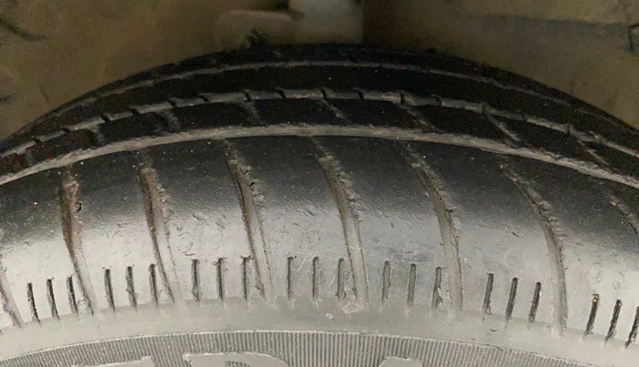 2015 Maruti Celerio VXI AMT, Petrol, Automatic, 29,628 km, Right Front Tyre Tread