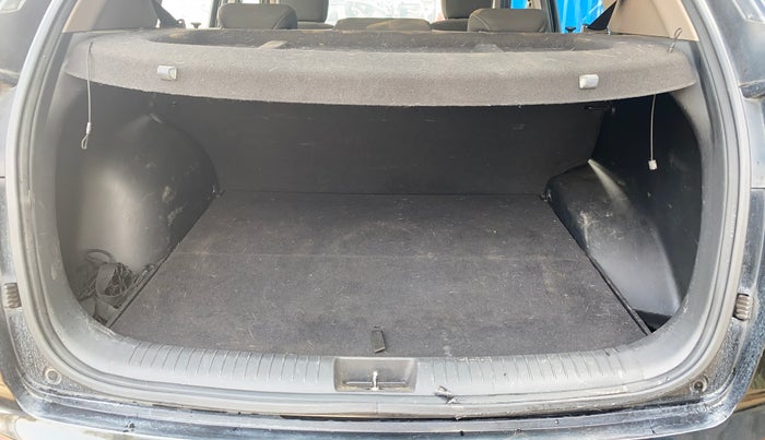 2016 Hyundai Creta SX PLUS 1.6 PETROL, Petrol, Manual, 75,687 km, Boot Inside