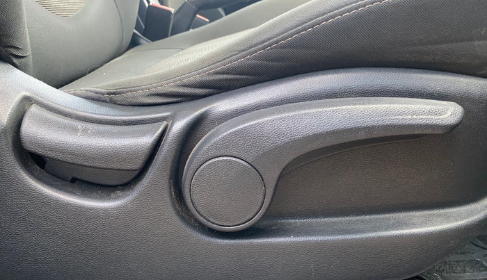 2016 Hyundai Creta SX PLUS 1.6 PETROL, Petrol, Manual, 75,687 km, Driver Side Adjustment Panel