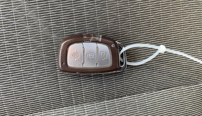 2016 Hyundai Creta SX PLUS 1.6 PETROL, Petrol, Manual, 75,687 km, Key Close Up