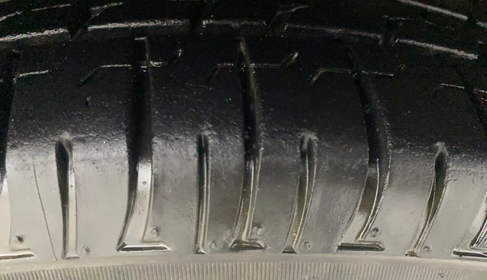 2016 Hyundai Creta SX PLUS 1.6 PETROL, Petrol, Manual, 75,687 km, Right Front Tyre Tread