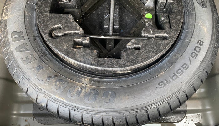 2016 Hyundai Creta SX PLUS 1.6 PETROL, Petrol, Manual, 75,687 km, Spare Tyre