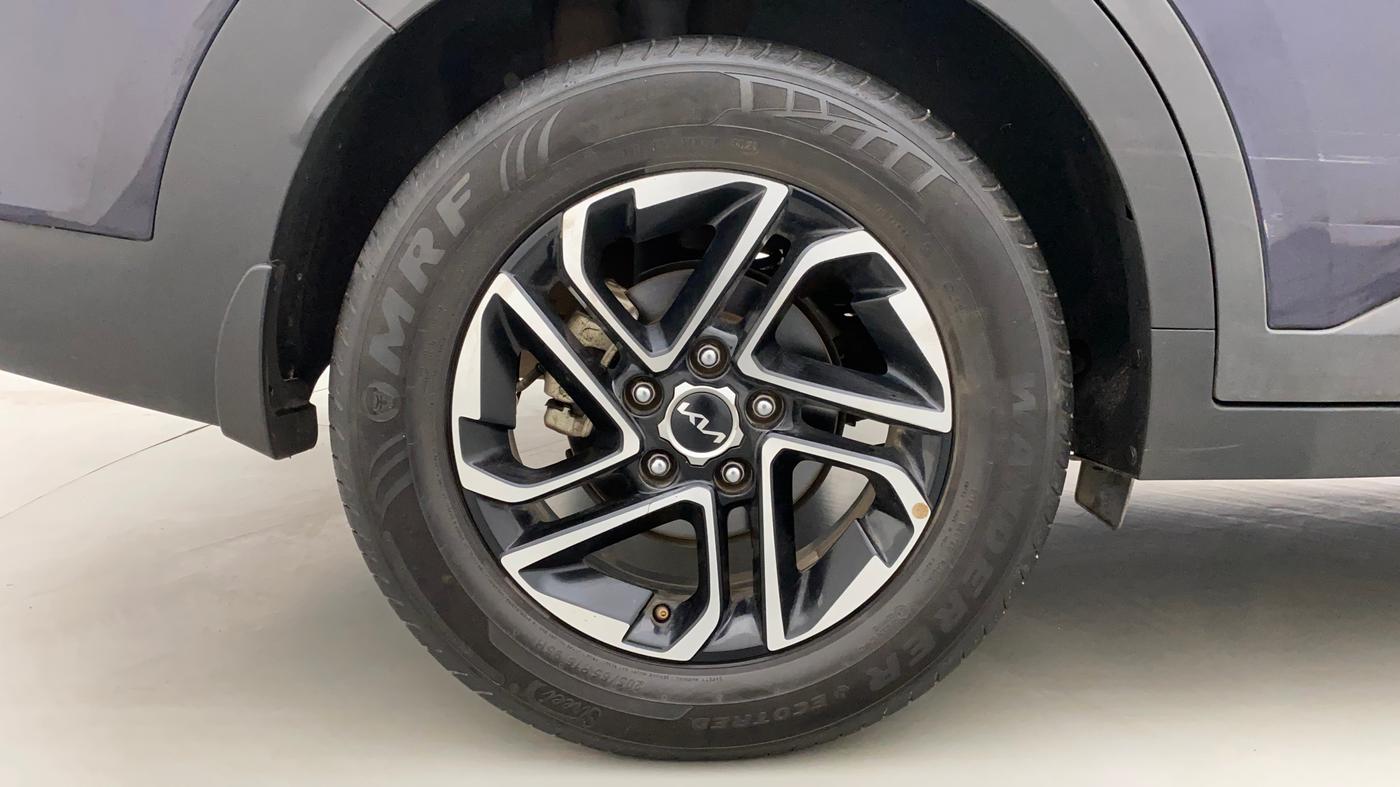 2022 KIA CARENS LUXURY PLUS 1.4 PETROL DCT 6 STR, Petrol, Automatic, 22,767 km, Right Rear Wheel