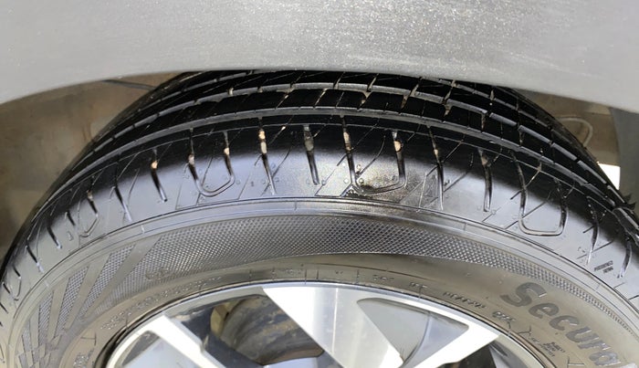 2021 KIA SONET HTX ANNIVERSARY EDITION 1.5, Diesel, Manual, 81,003 km, Left Rear Tyre Tread