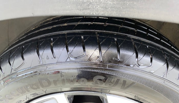 2021 KIA SONET HTX ANNIVERSARY EDITION 1.5, Diesel, Manual, 81,003 km, Left Front Tyre Tread