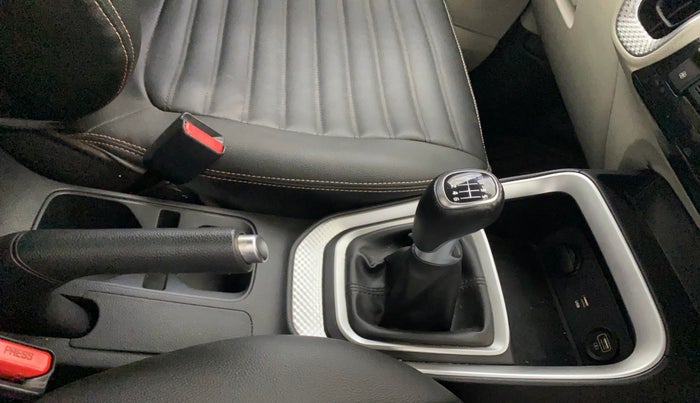 2021 KIA SONET HTX ANNIVERSARY EDITION 1.5, Diesel, Manual, 81,003 km, Gear Lever