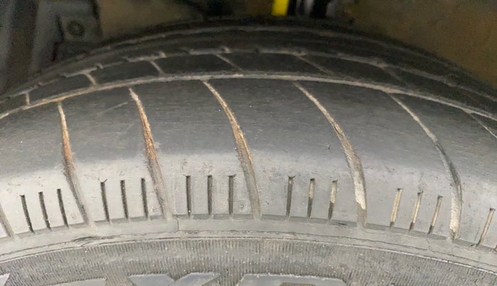 2012 Maruti Ertiga VDI, Diesel, Manual, 1,00,479 km, Left Front Tyre Tread
