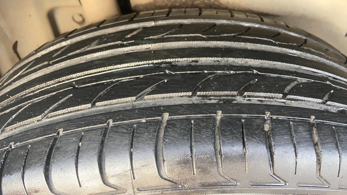2023 Maruti Grand Vitara ALPHA PLUS HYBRID ECVT, Hybrid, Automatic, 1,15,201 km, Right Rear Tyre Tread