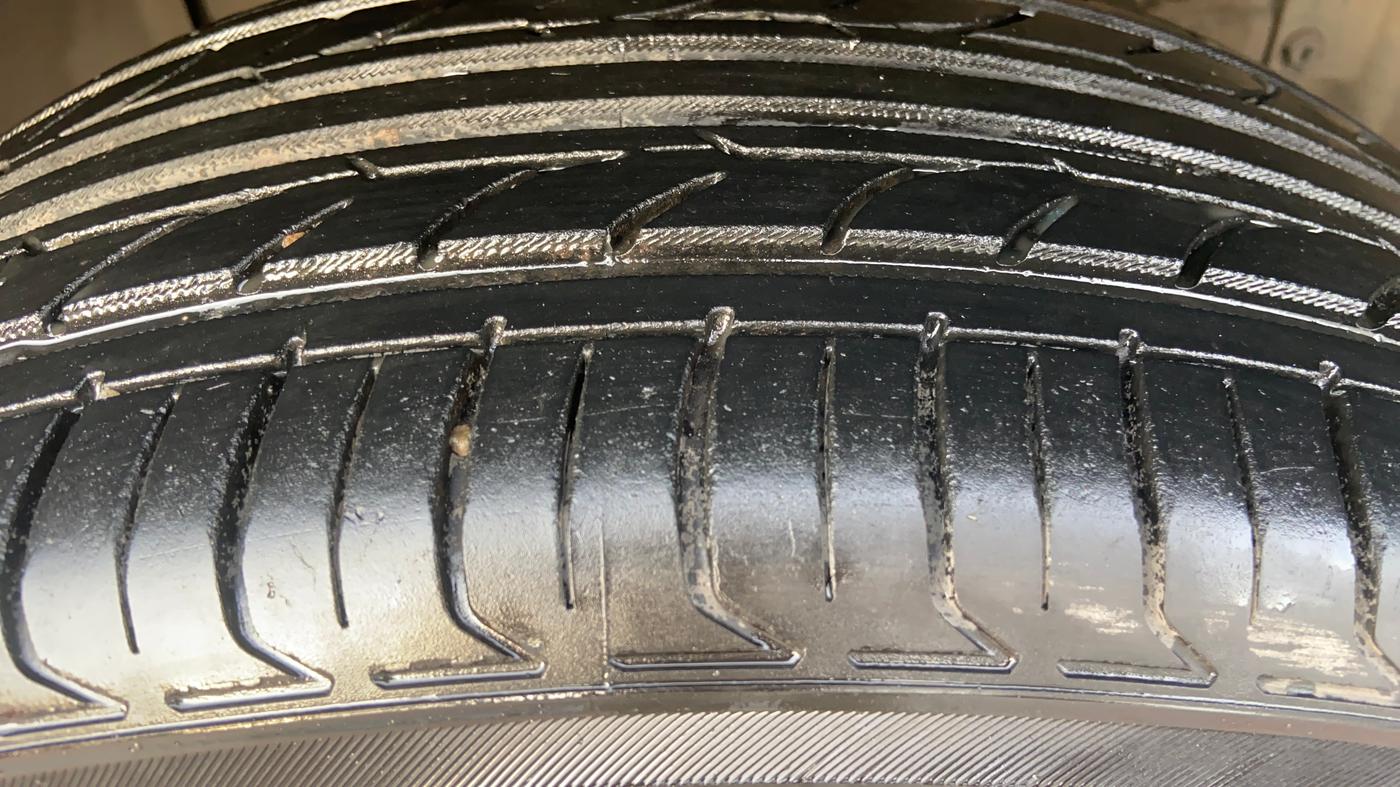 2023 Maruti Grand Vitara ALPHA PLUS HYBRID ECVT, Hybrid, Automatic, 1,15,201 km, Right Front Tyre Tread