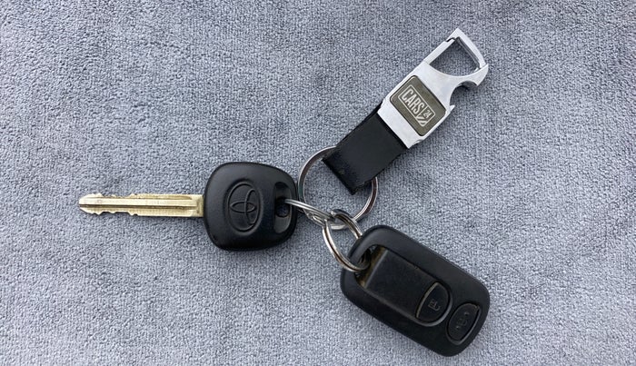 2014 Toyota Etios V SP, Petrol, Manual, 34,364 km, Key Close Up