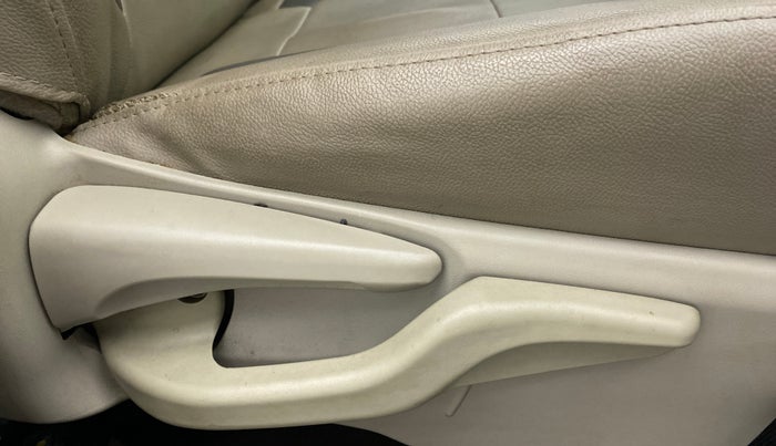 2014 Toyota Etios V SP, Petrol, Manual, 34,364 km, Driver Side Adjustment Panel