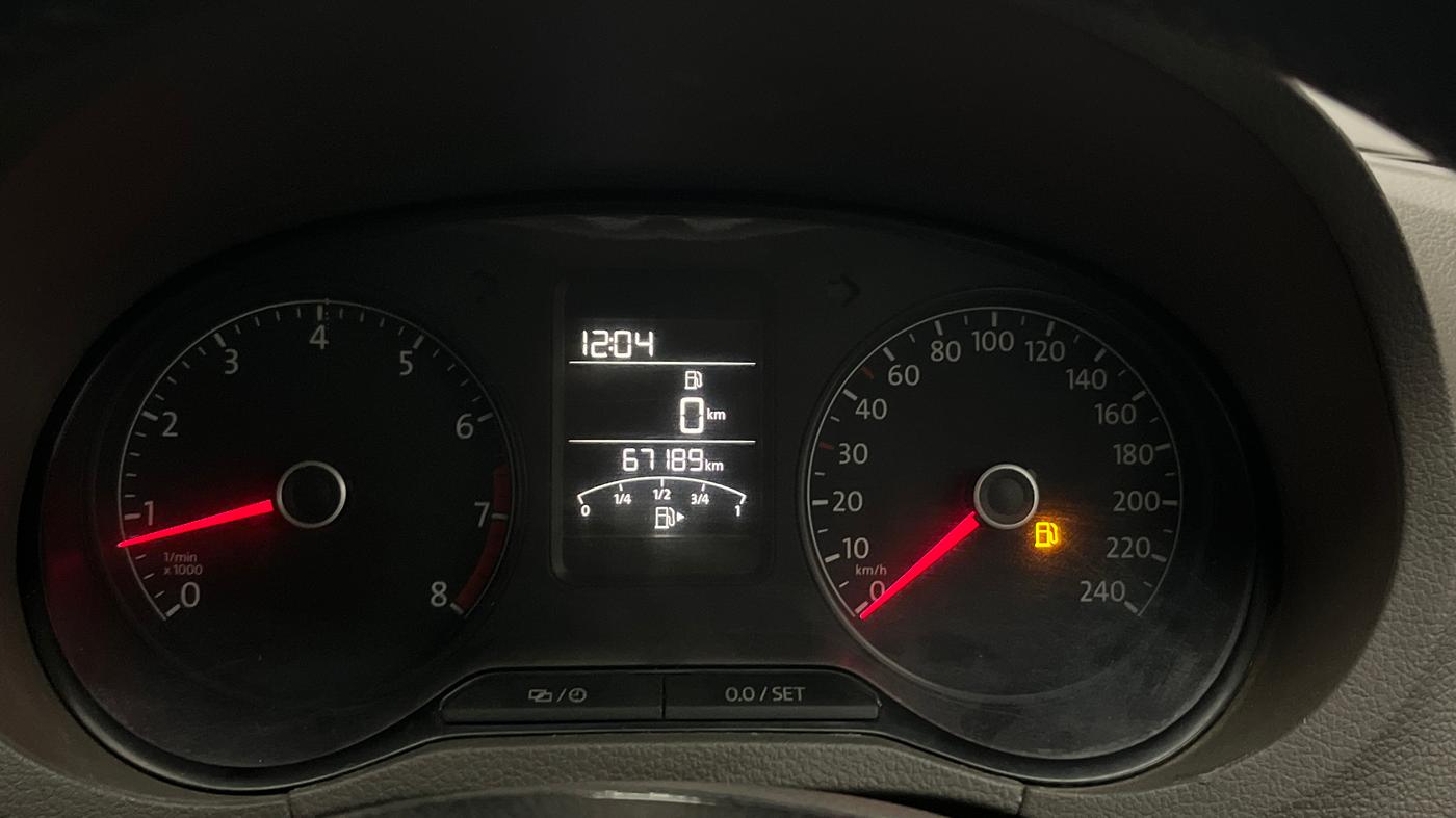 2015 Volkswagen Vento HIGHLINE 1.6 MPI, Petrol, Manual, 67,135 km, Odometer Image
