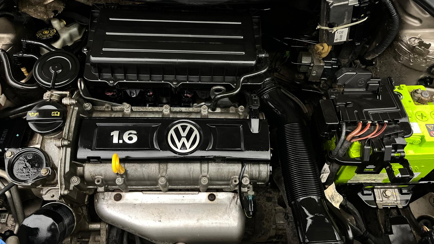 2015 Volkswagen Vento HIGHLINE 1.6 MPI, Petrol, Manual, 67,135 km, Engine View
