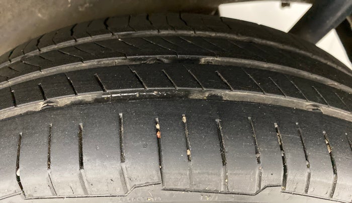 2012 Maruti Wagon R 1.0 VXI, Petrol, Manual, 56,373 km, Left Rear Tyre Tread