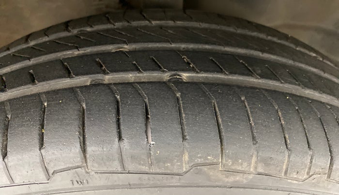 2012 Maruti Wagon R 1.0 VXI, Petrol, Manual, 56,373 km, Right Front Tyre Tread