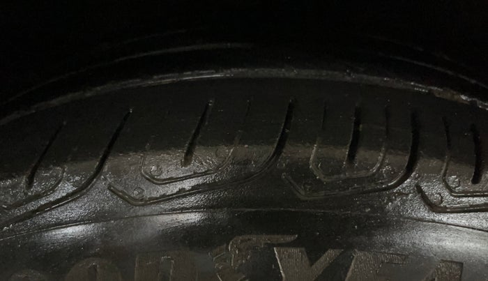 2019 Maruti Baleno DELTA PETROL 1.2, Petrol, Manual, 76,256 km, Right Front Tyre Tread