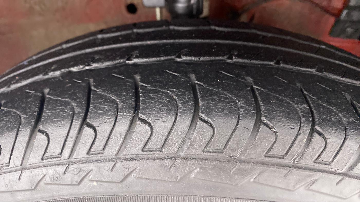 2016 Maruti Swift VXI OPT, Petrol, Manual, 44,695 km, Right Front Tyre Tread