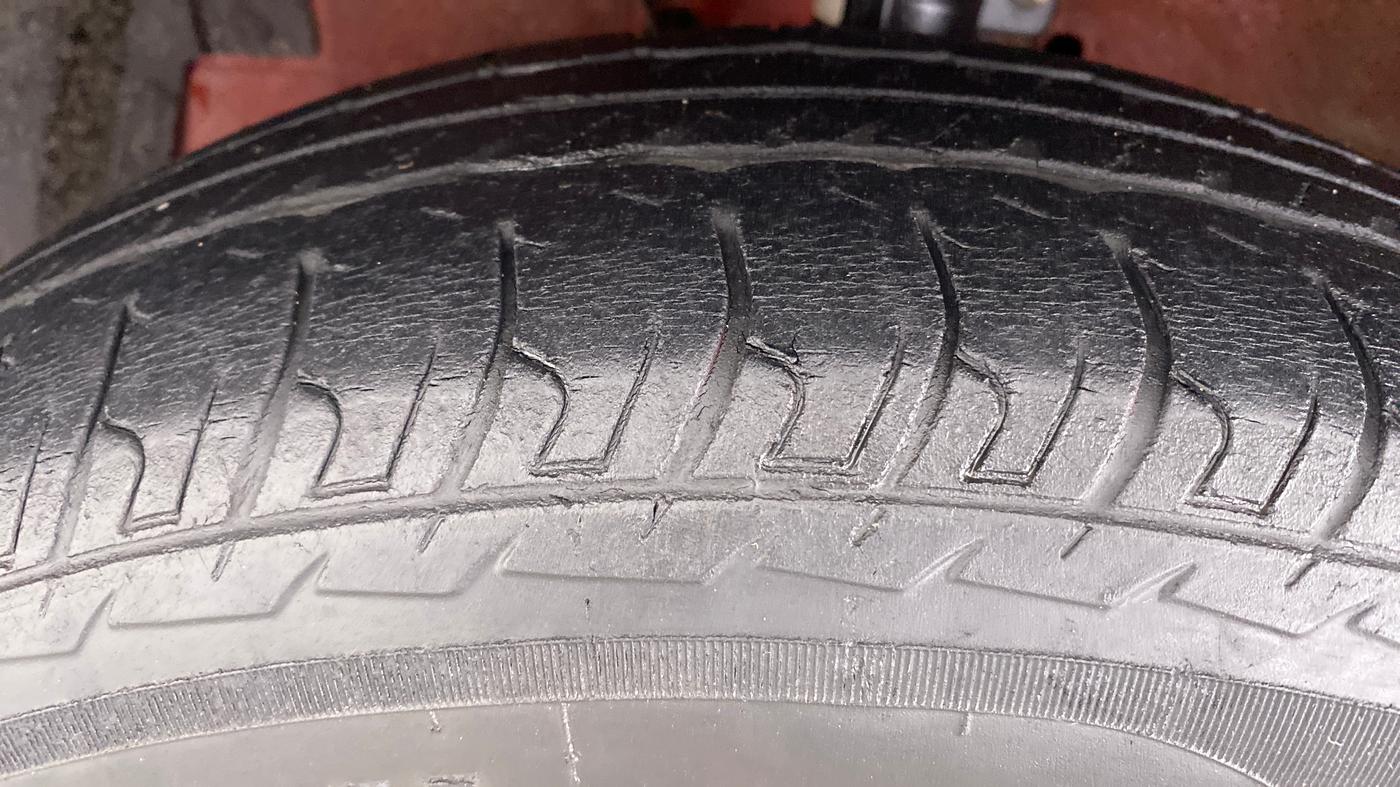 2016 Maruti Swift VXI OPT, Petrol, Manual, 44,695 km, Left Front Tyre Tread