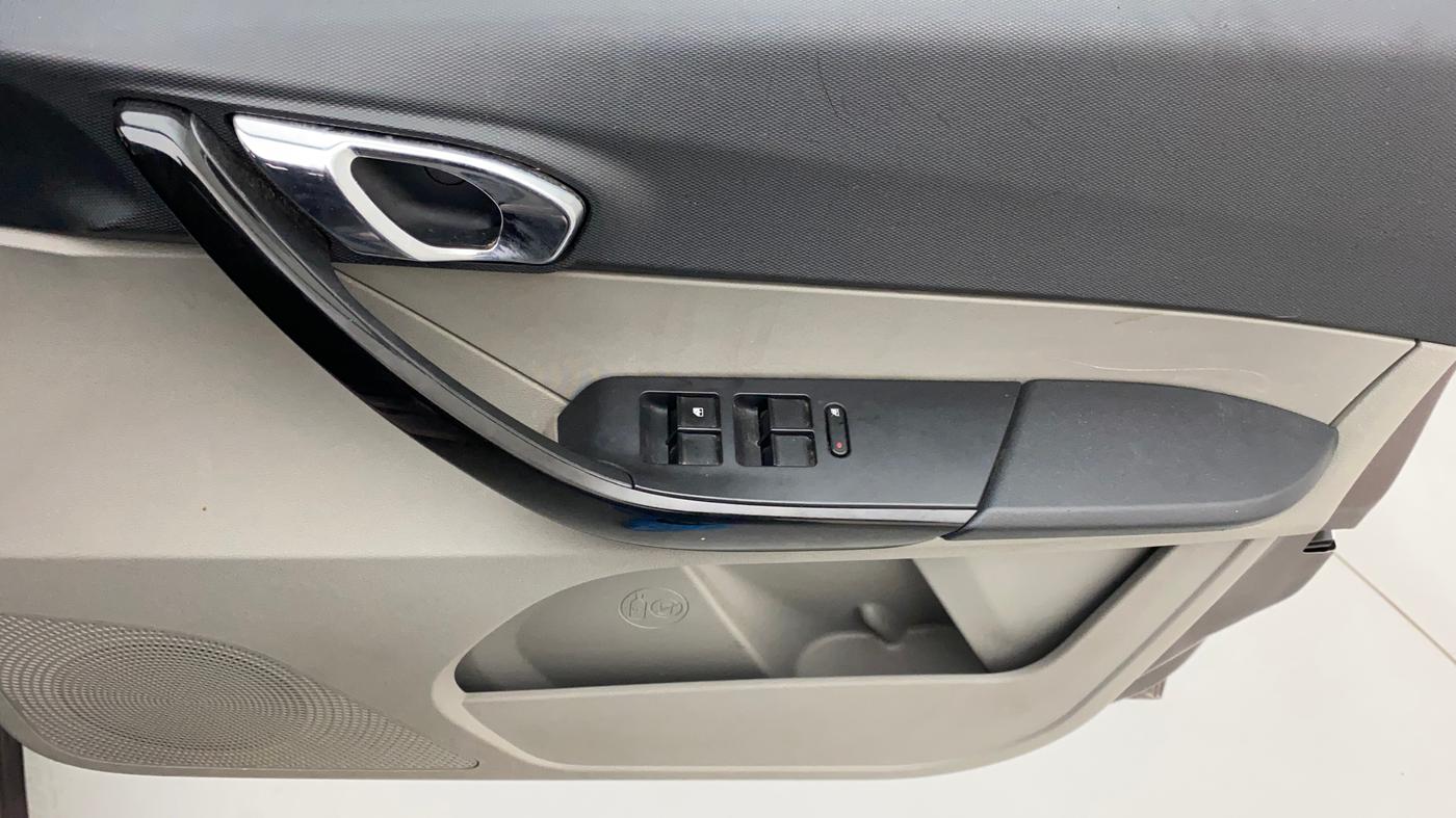 2018 Tata Tiago XZA PETROL, Petrol, Automatic, 28,198 km, Driver Side Door Panels Control