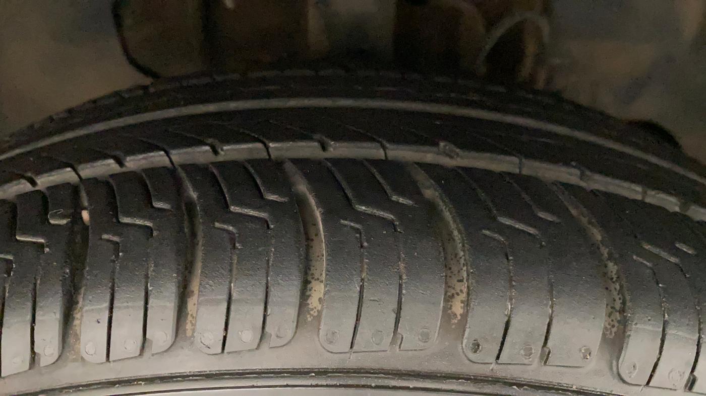 2018 Tata Tiago XZA PETROL, Petrol, Automatic, 28,198 km, Right Front Tyre Tread